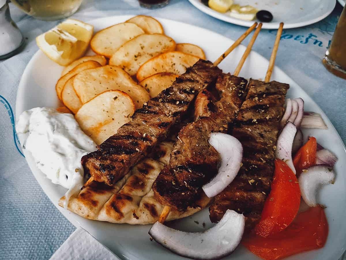 GREECE Souvlaki vs. Gyros, so What’s the Difference? Will Fly for Food