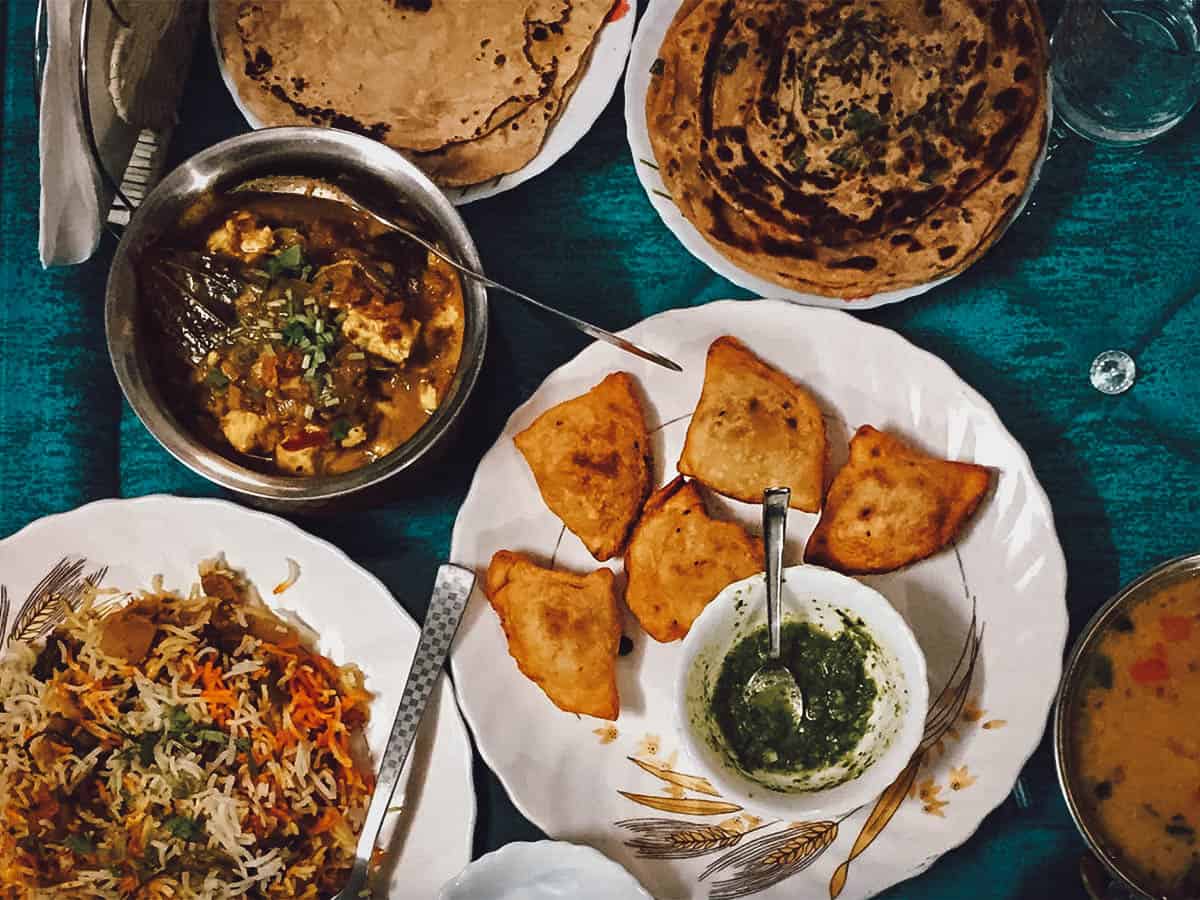 The First Timer’s Travel Guide to Delhi, India (2020) Will Fly for Food