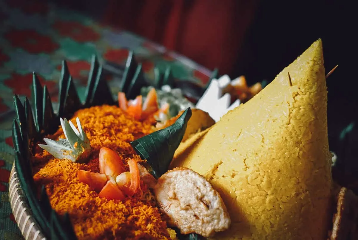 Indonesian Food Guide Tumpeng