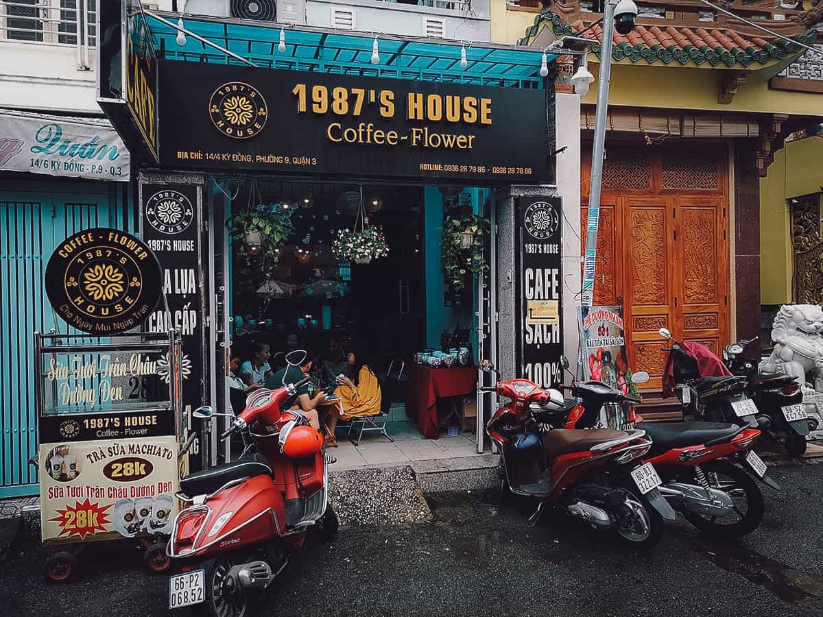 1987's House Coffee & Flower exterior