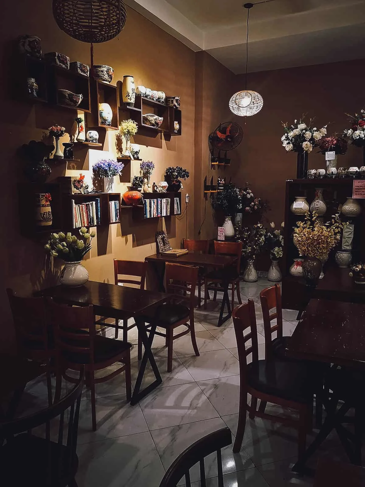 Instagrammable Cafes in Saigon, Vietnam 1987's House Coffee & Flower interior