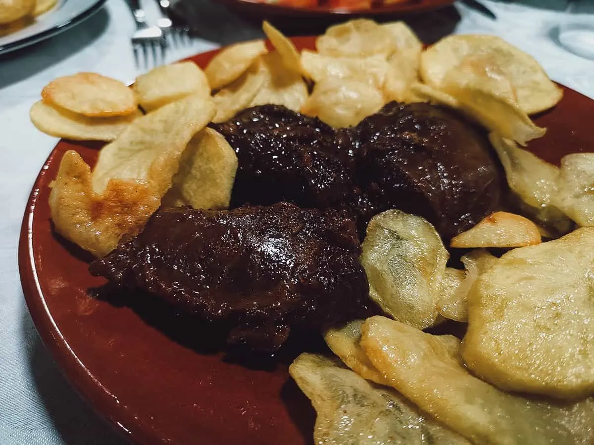 Rojoes, Portuguese pork dish with fried potatoes