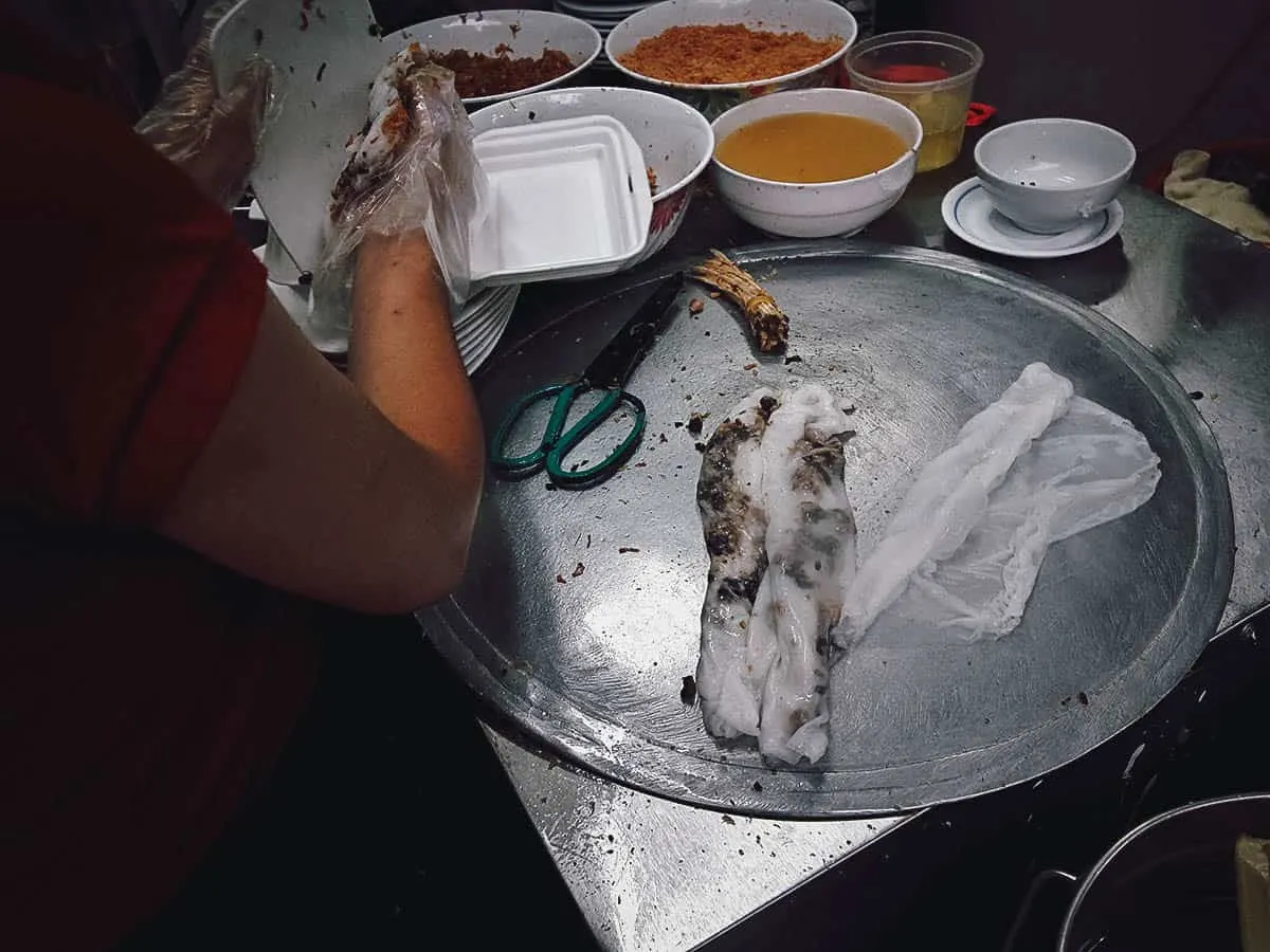 Making banh cuon in Hanoi