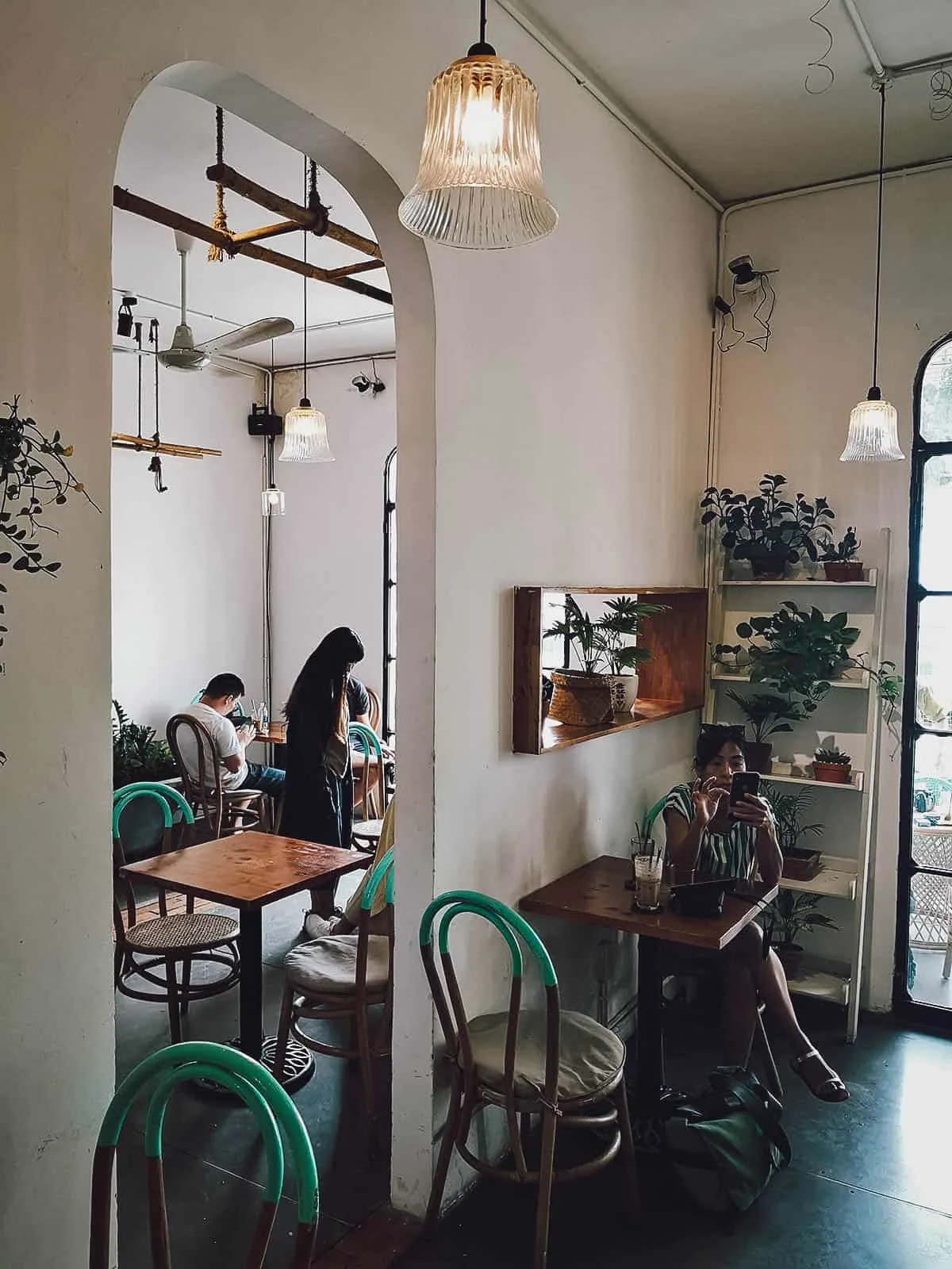 Saigon Oi interior