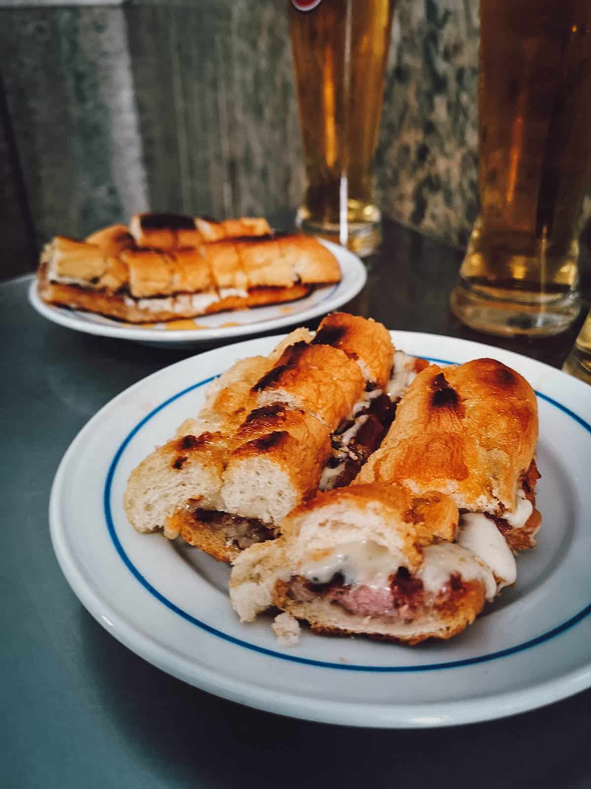 Gazela Cachorrinhos da Batalha in Porto, Portugal