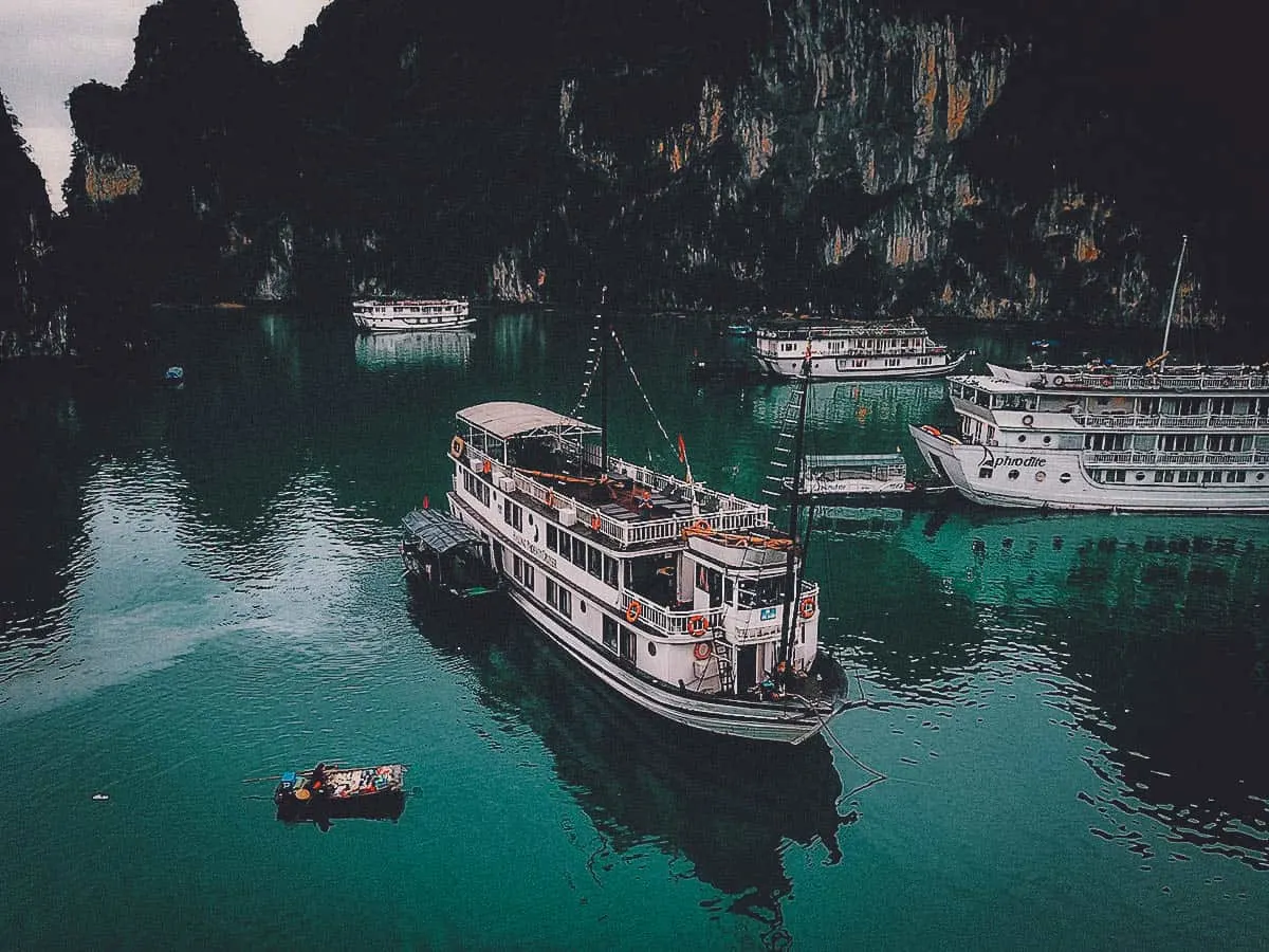 Ha long Bay Cruise, Vietnam Ha long Bay Cruise, Vietnam