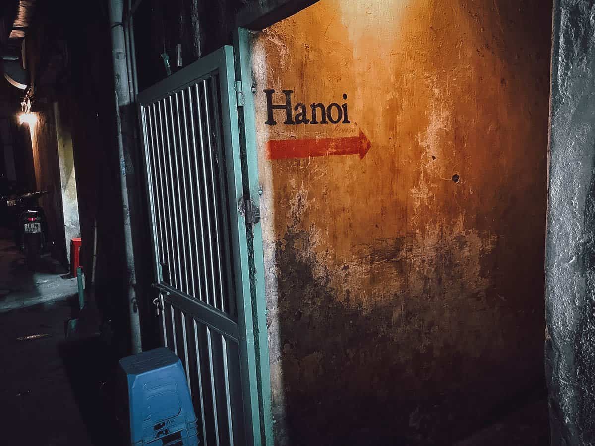 Signs to Hanoi House