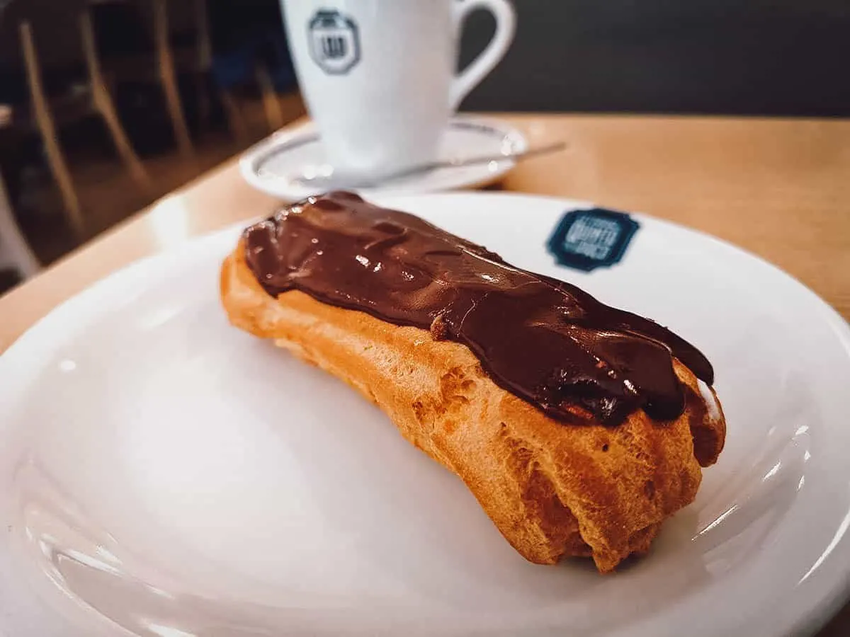 Chocolate eclair with coffee