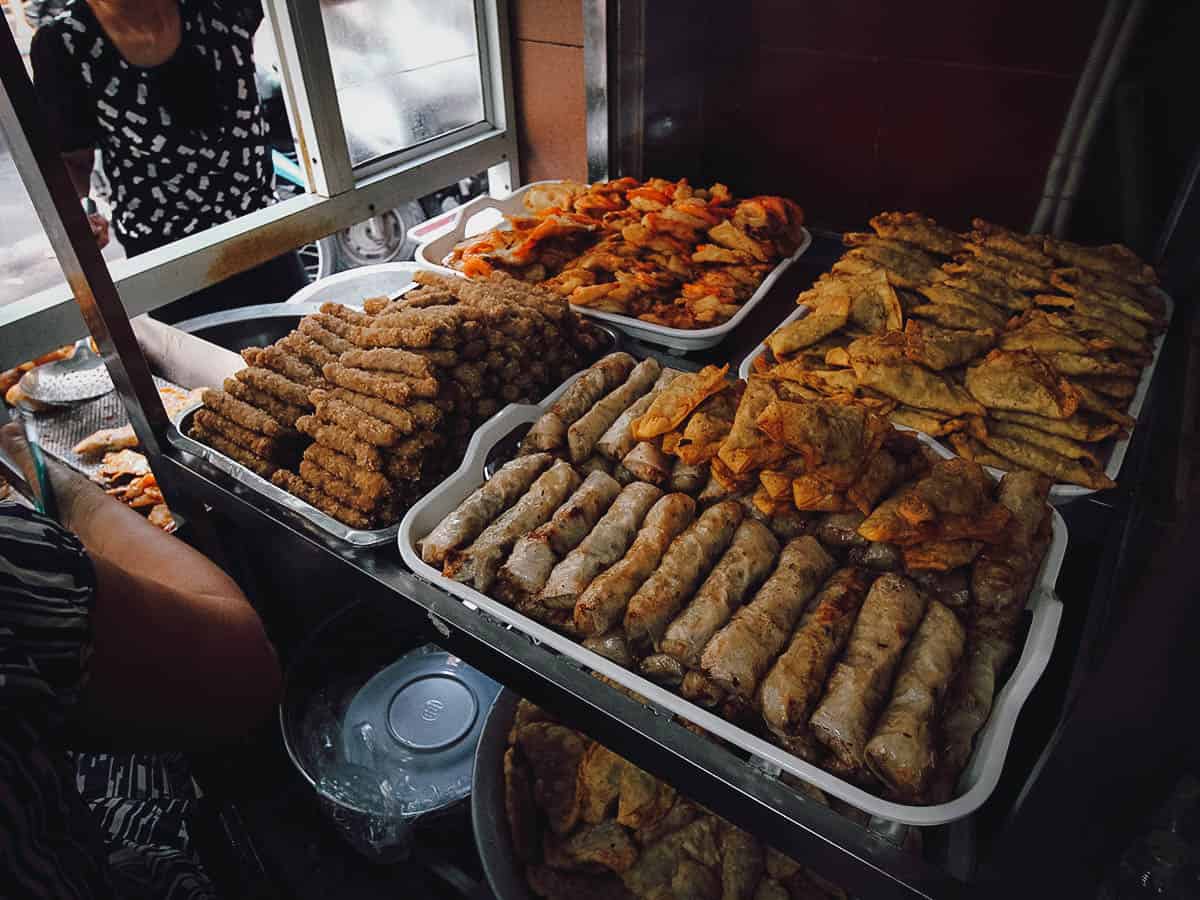 Deep-fried fritters at Quán Gốc Đa restaurant in Hanoi