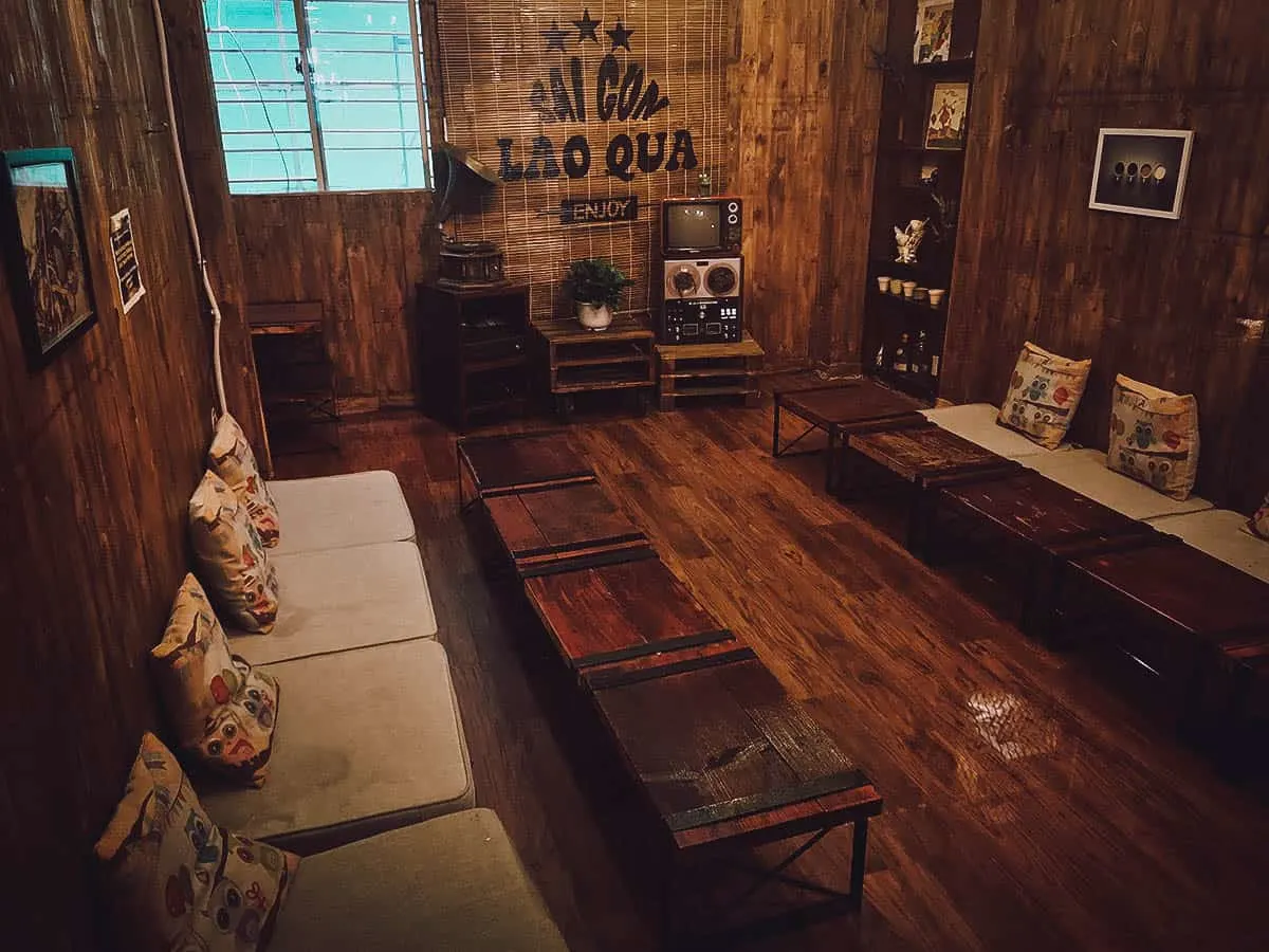 Instagrammable Cafes in Saigon, Vietnam Saiigon Lão Quạ Coffee interior