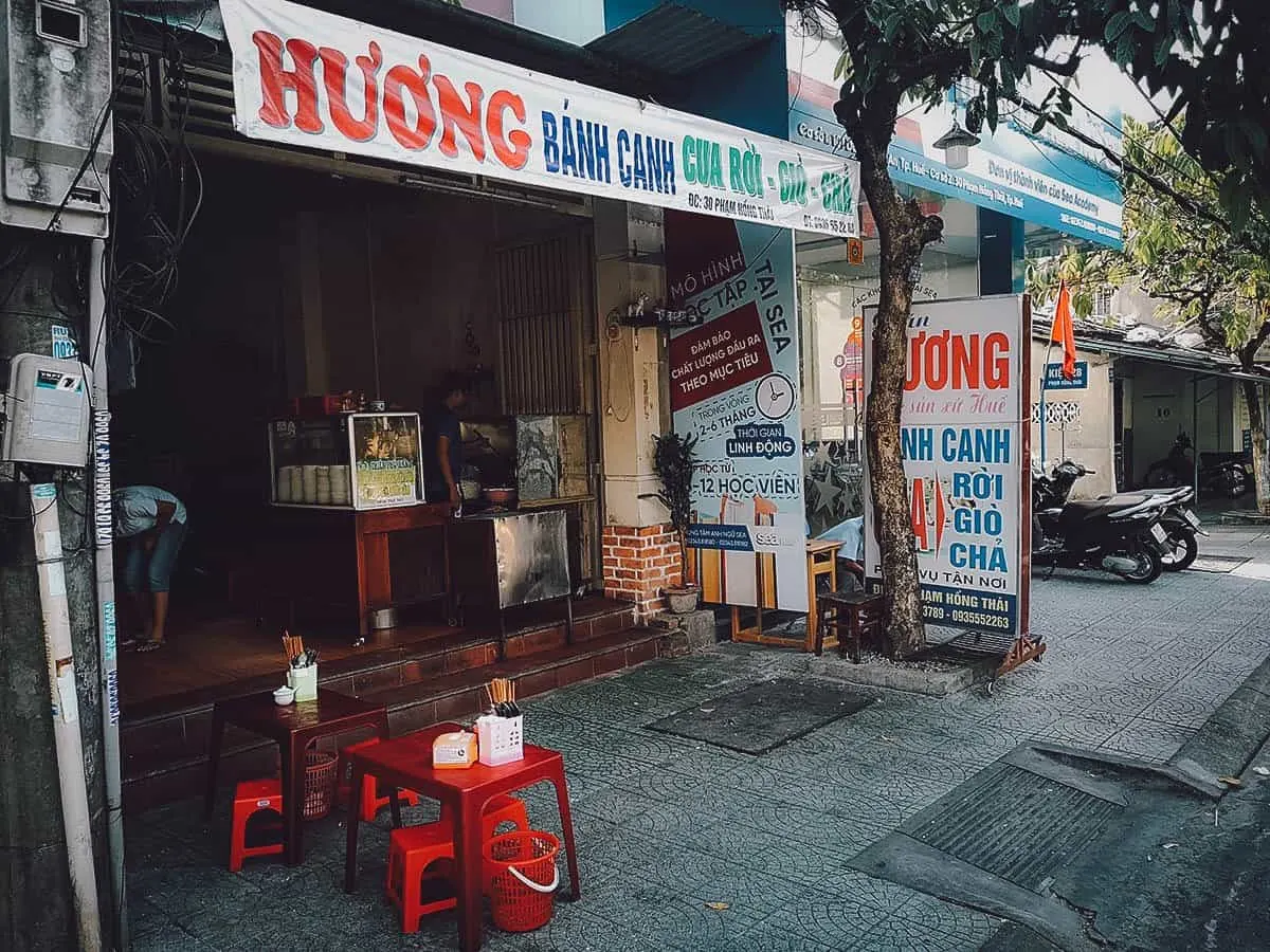 Banh Canh Cua Roi Huong restaurant exterior in Hue, Vietnam