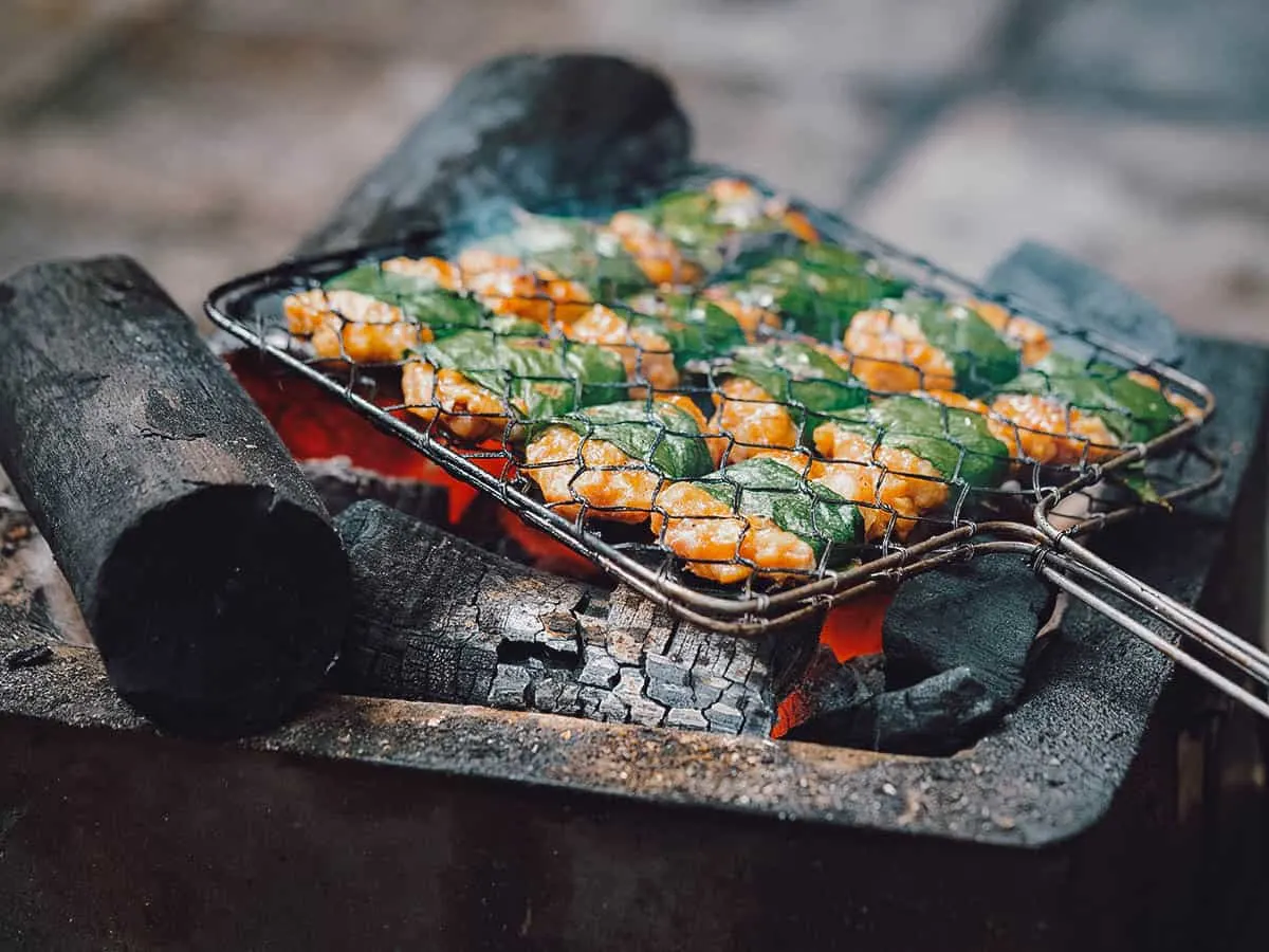 Grilling bun cha