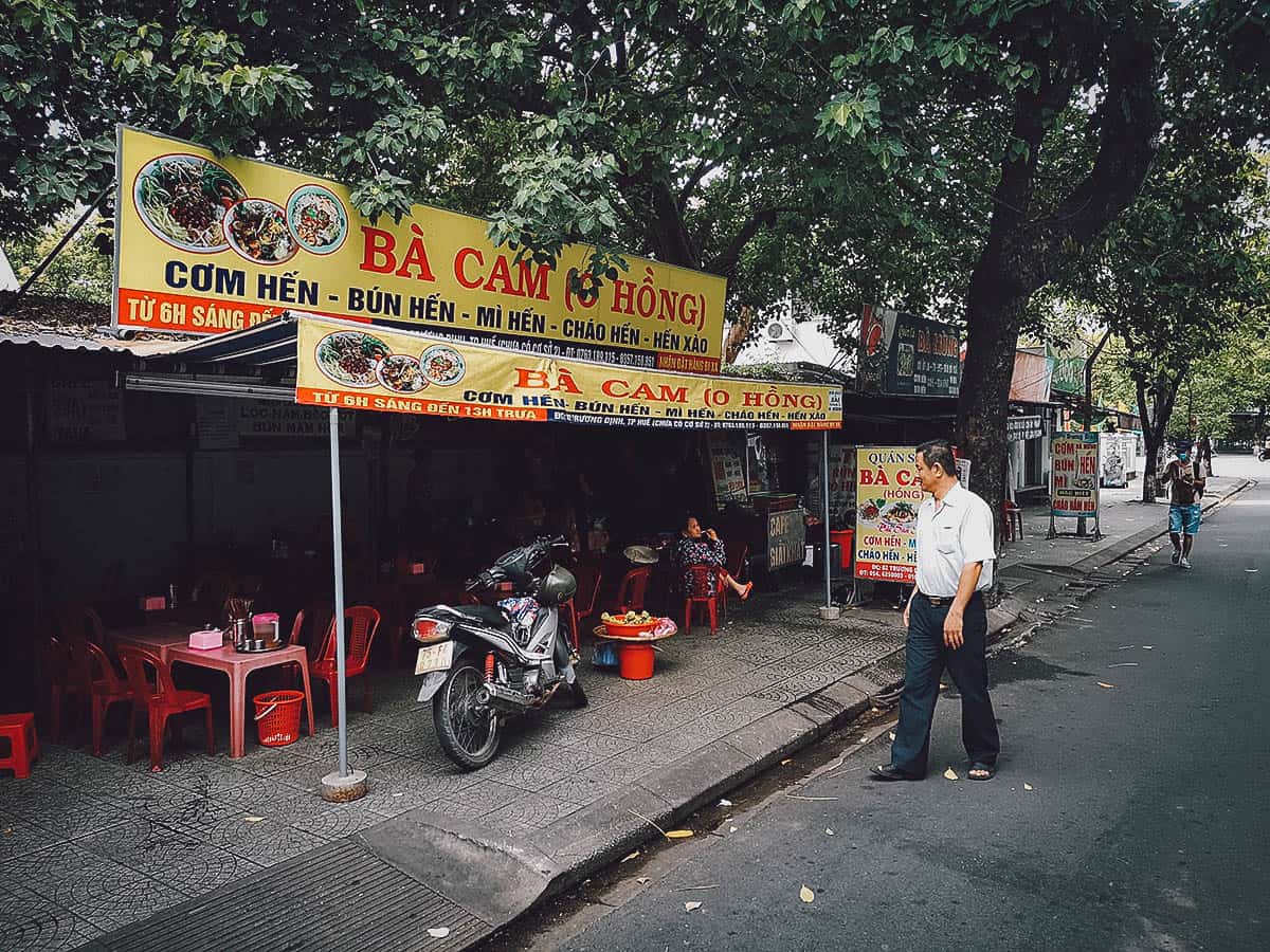 14 Must-Eat Restaurants & Street Food Stalls in Hue, Vietnam Com Hen Ba Cam restaurant exterior in Hue, Vietnam