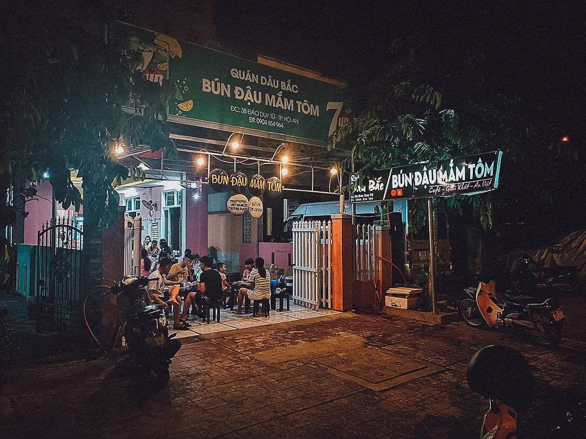 Dau Bac restaurant exterior in Cam Pho Ward, Hoi An