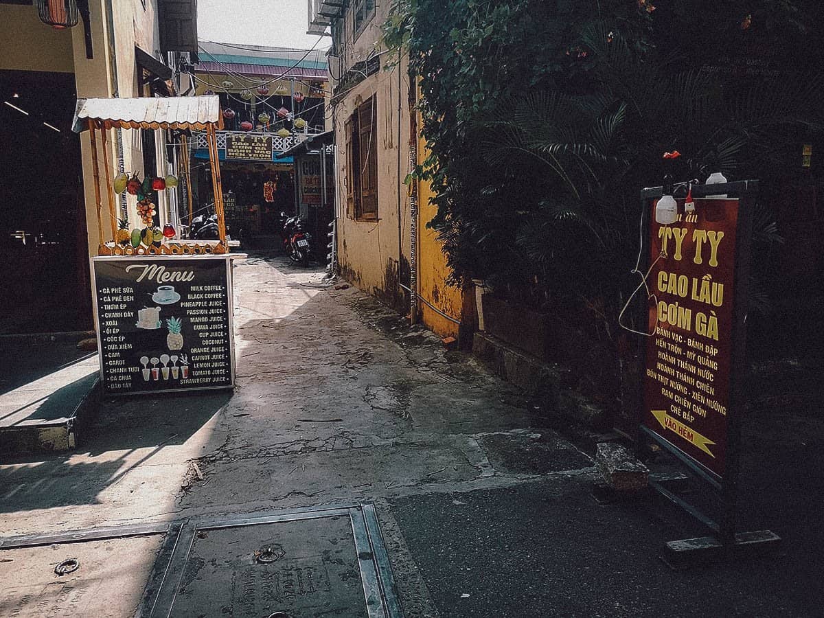 Entrance to Ty Cao Lau restaurant in Hoi An