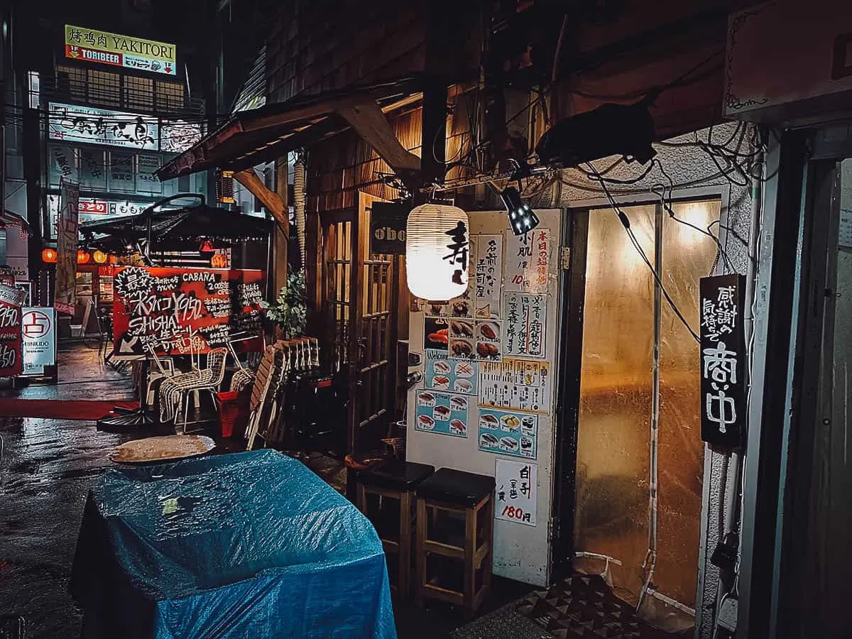 Exterior of no name sushi bar with 10 yen sushi