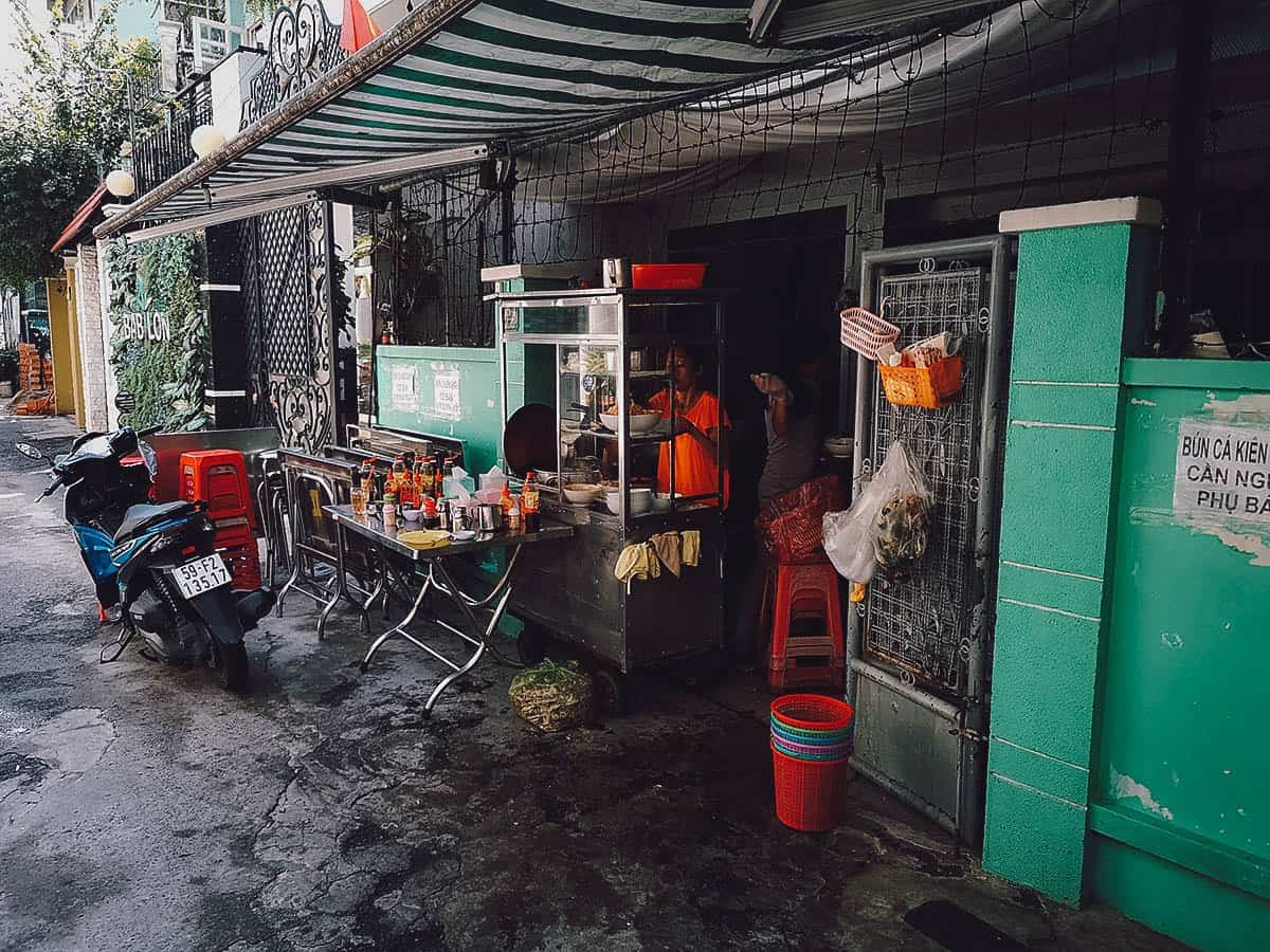 Hu tieu street food stall in Ho Chi Minh City