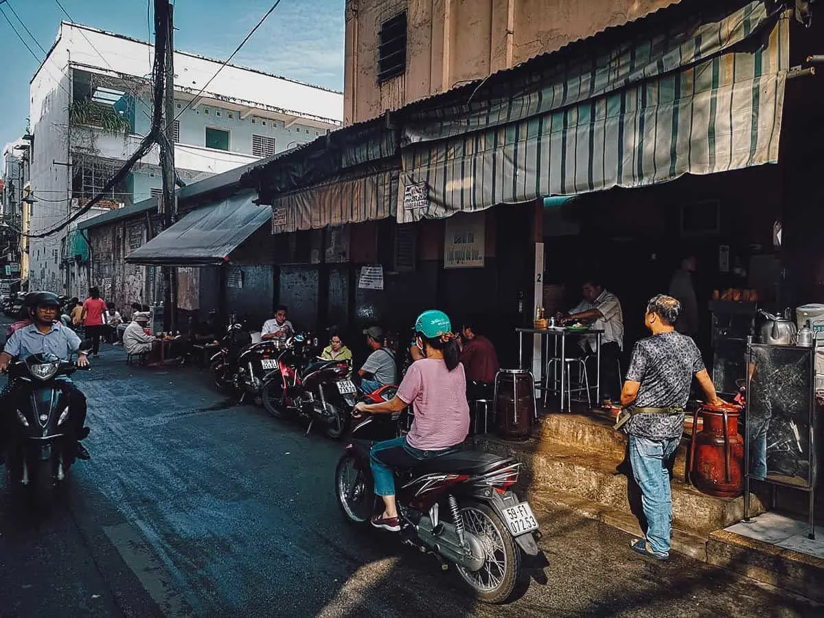 Banh Mi Hoa Ma street food stall