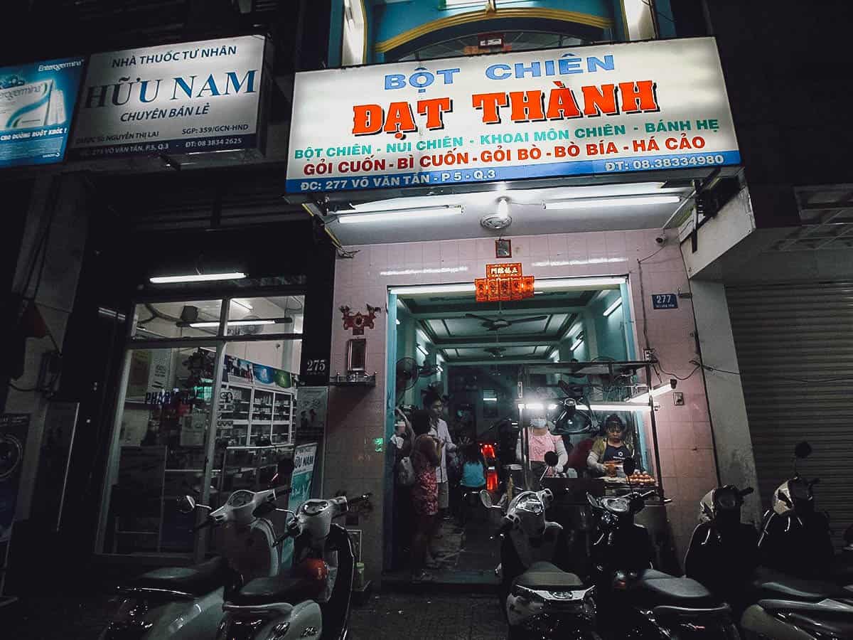 Bot Chien Dat Thanh restaurant exterior in Saigon