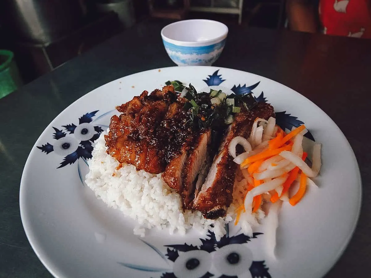 Com tam suon nuong in Saigon, a delicious Vietnamese dish made with broken rice