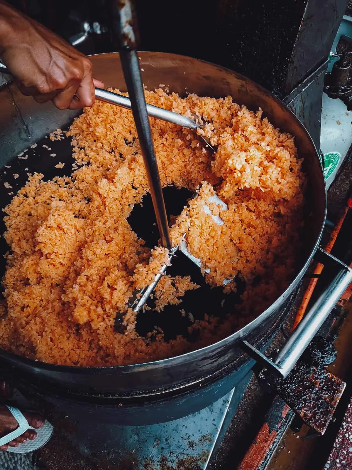 Rice cooker at Com Ga Xoi Mo Su Su restaurant in Saigon