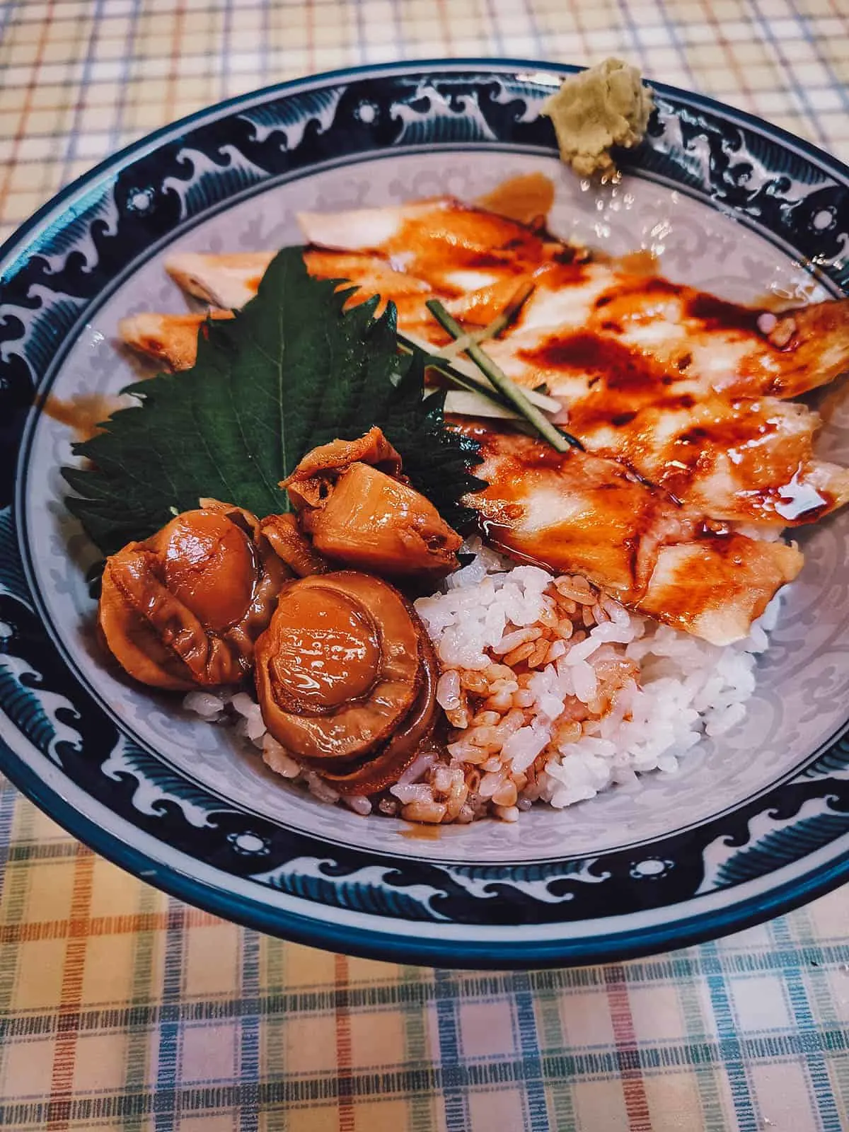 Anago and scallop kaisendon at Minatoya in Tokyo, Japan