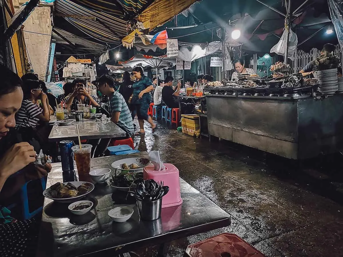 Oc Loan street food stall in Saigon