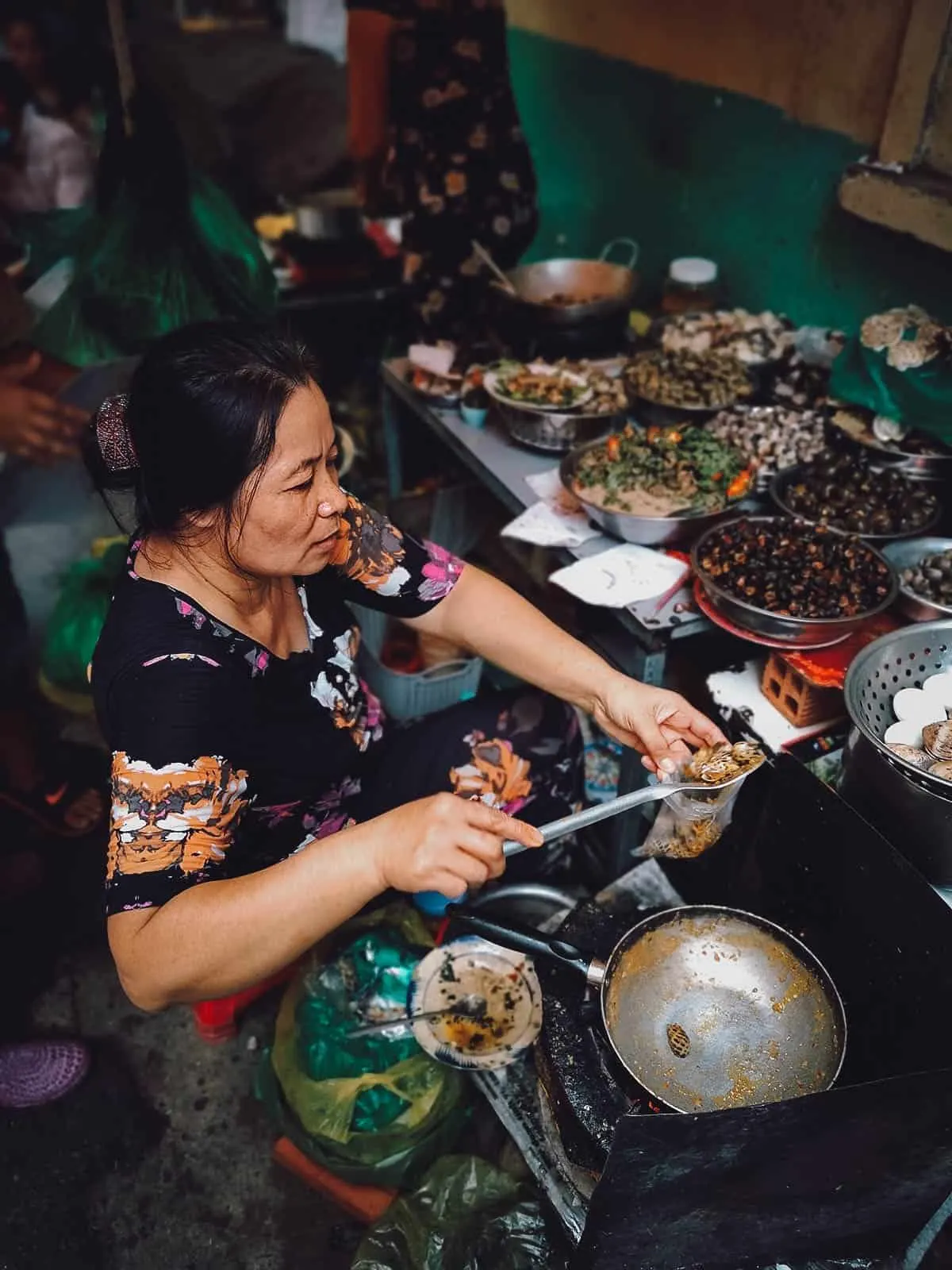 Mrs Truoc cooking snails in Ho Chi Minh City