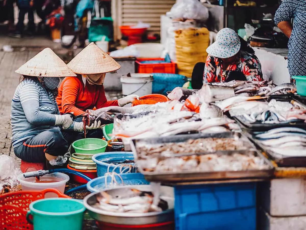 Saigon Travel Guide Seafood vendors at Ben Thanh Market in Saigon