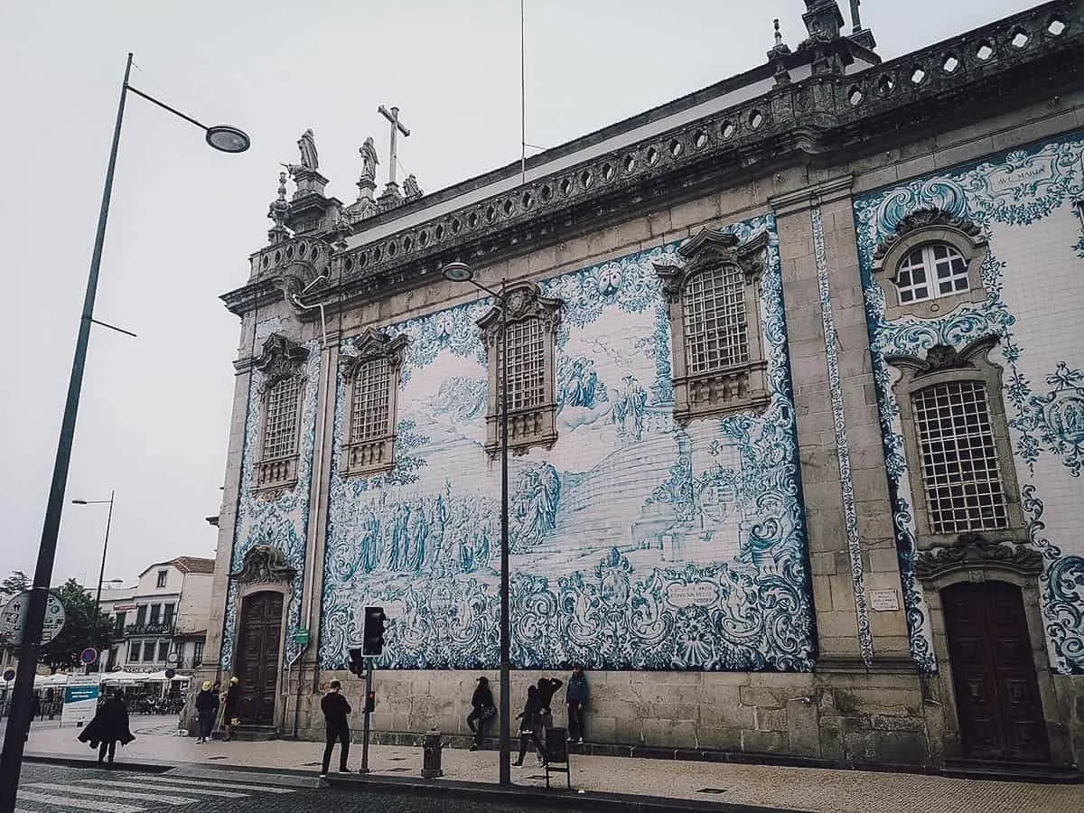Porto Travel Guide Igreja do Carmo in Porto, Portugal