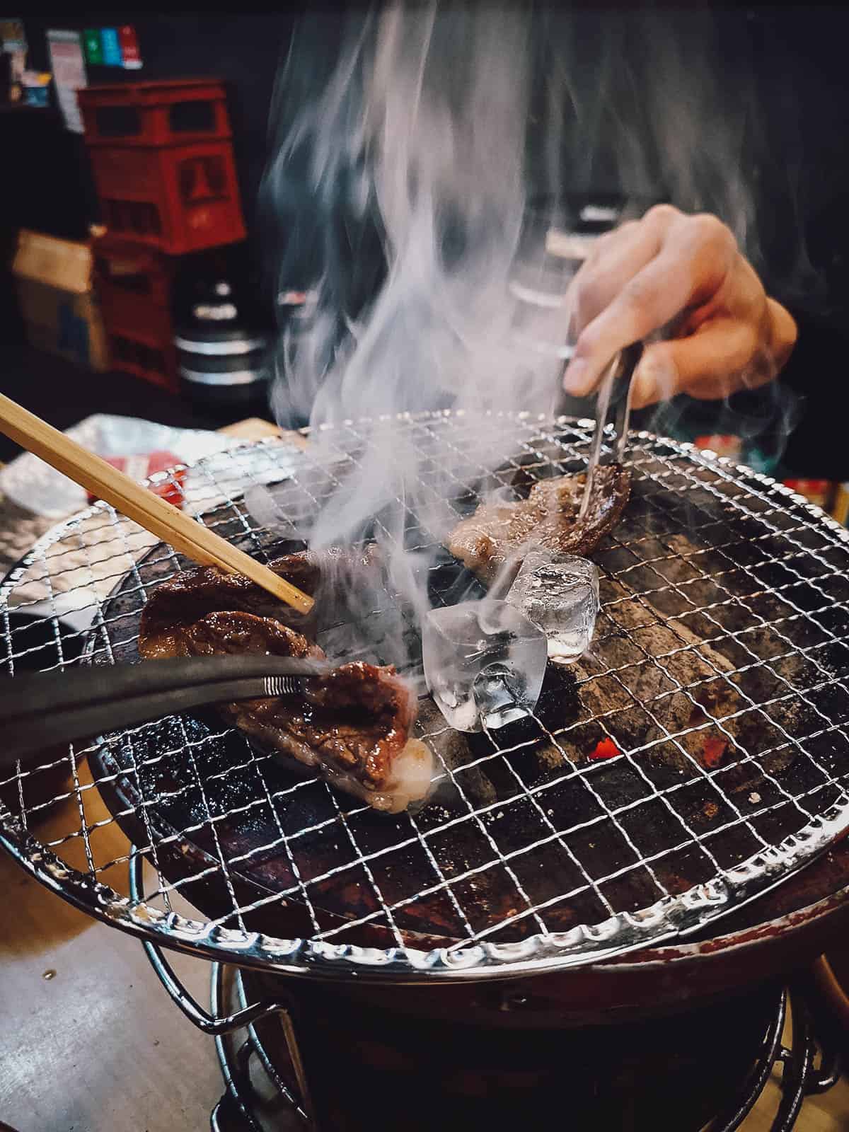 Grilling wagyu yakiniku