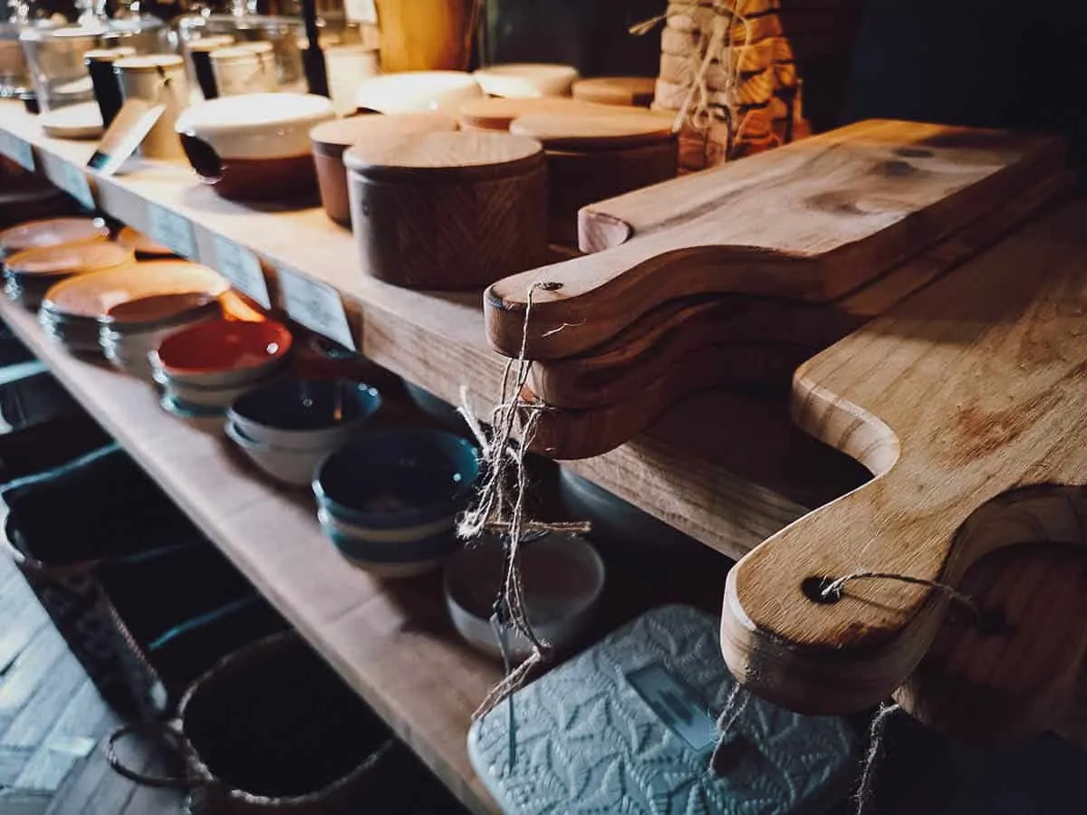 Chopping boards, bowls, and boxes