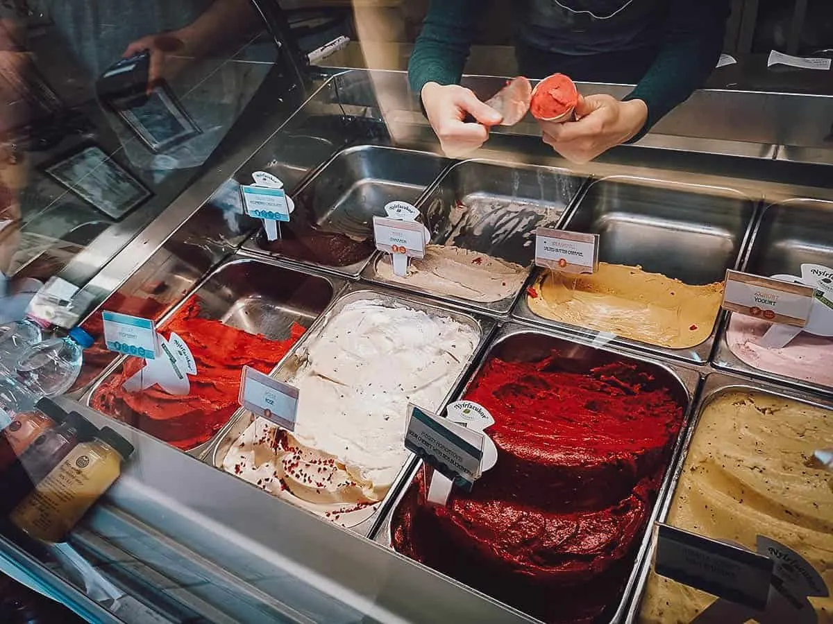 Making rose-shaped gelato at Gelarto Rosa in Budapest, Hungary