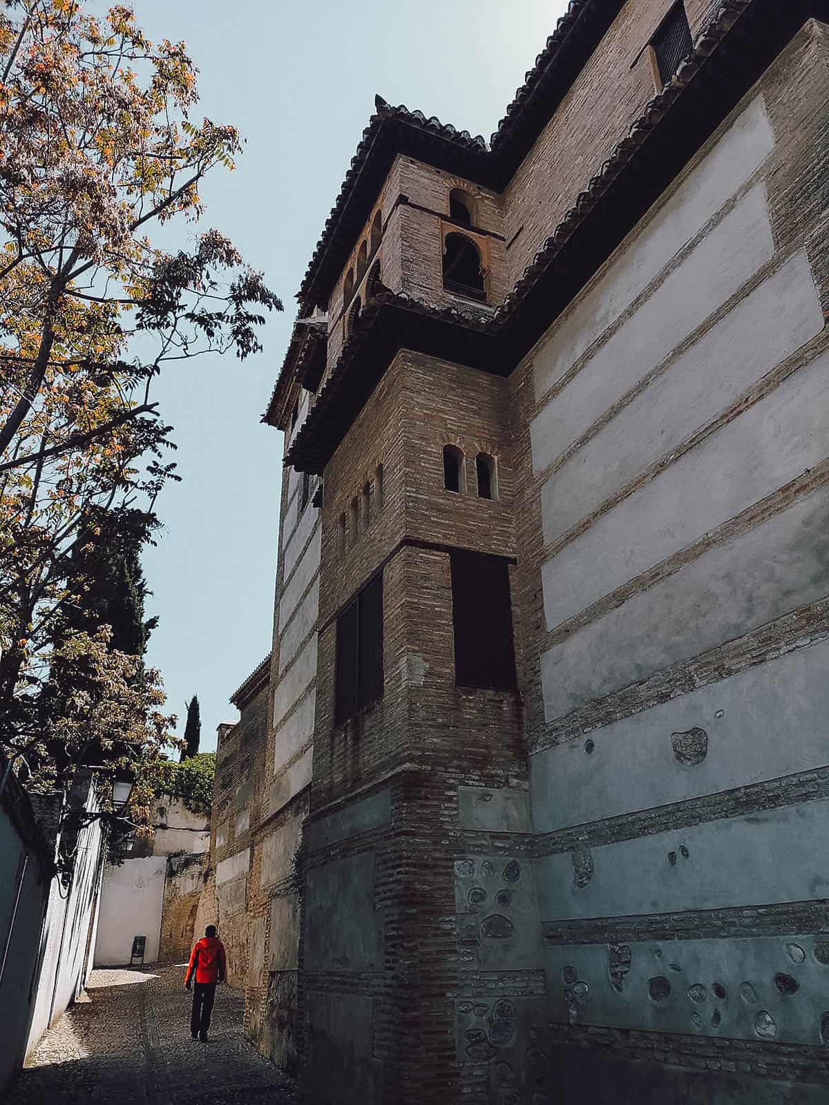 Walking by Palacio de Dar al-Horra