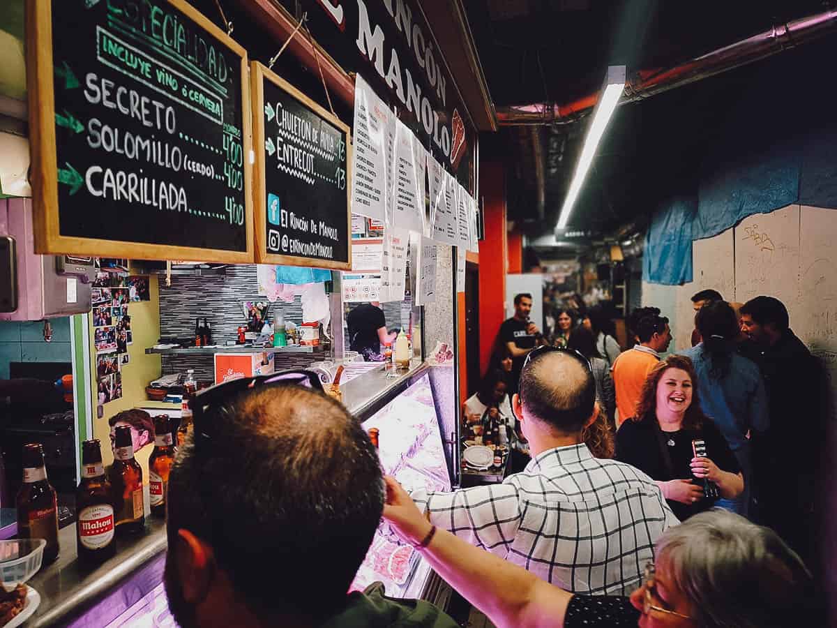 Happy people inside Mercado de San Fernando