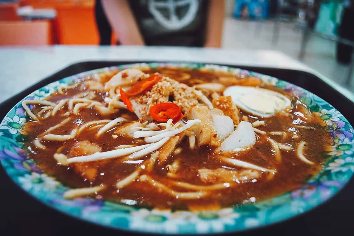 Mee rebus with egg noodles in Singapore
