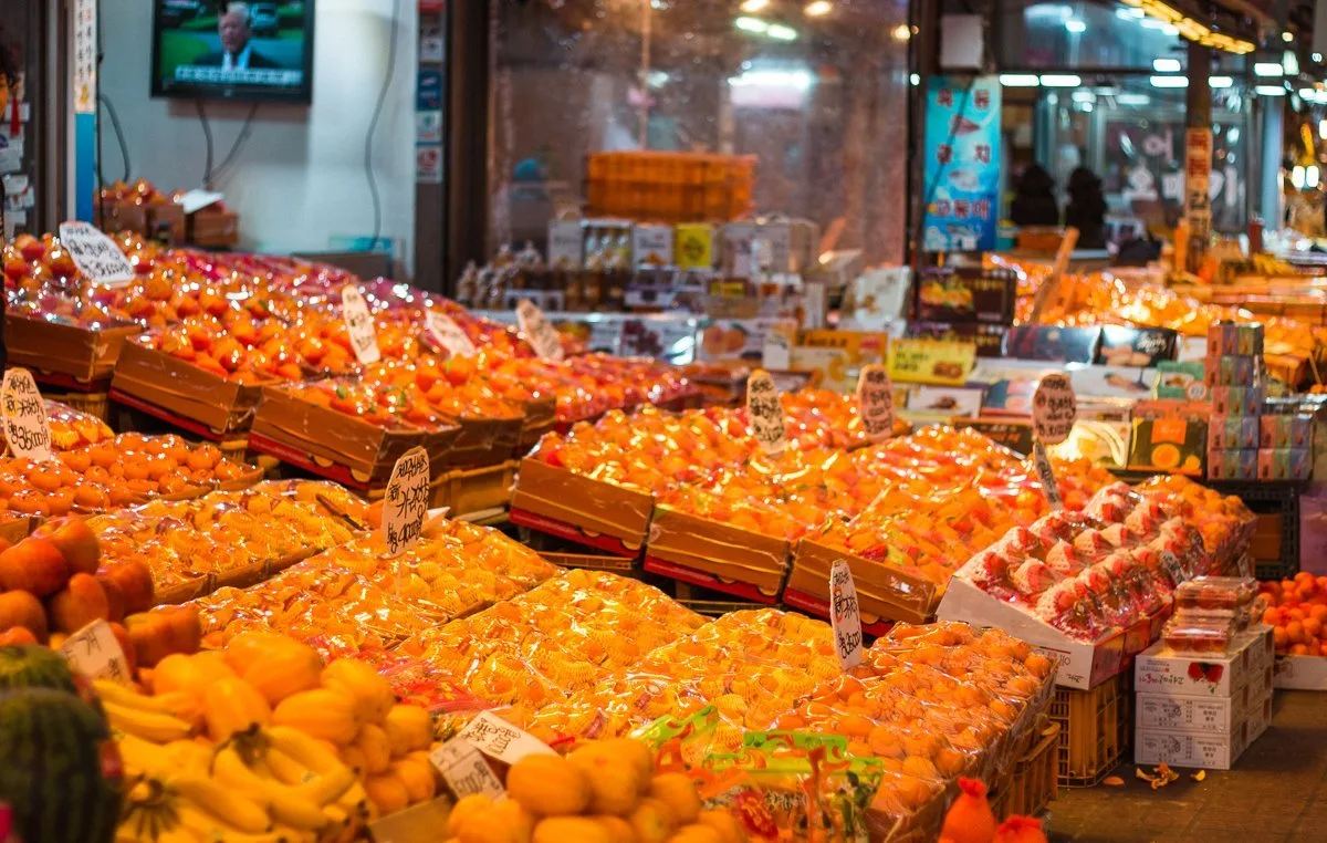 Jeju Itinerary Hallabong oranges for sale at Dong Mun traditional market on Jeju Island