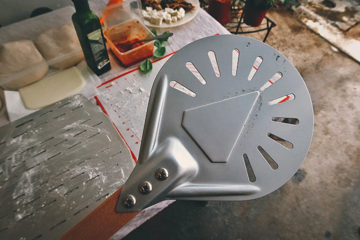 How to Use an Ooni Pizza Oven to Make Neapolitan-style Pizzas at Home Turning peel