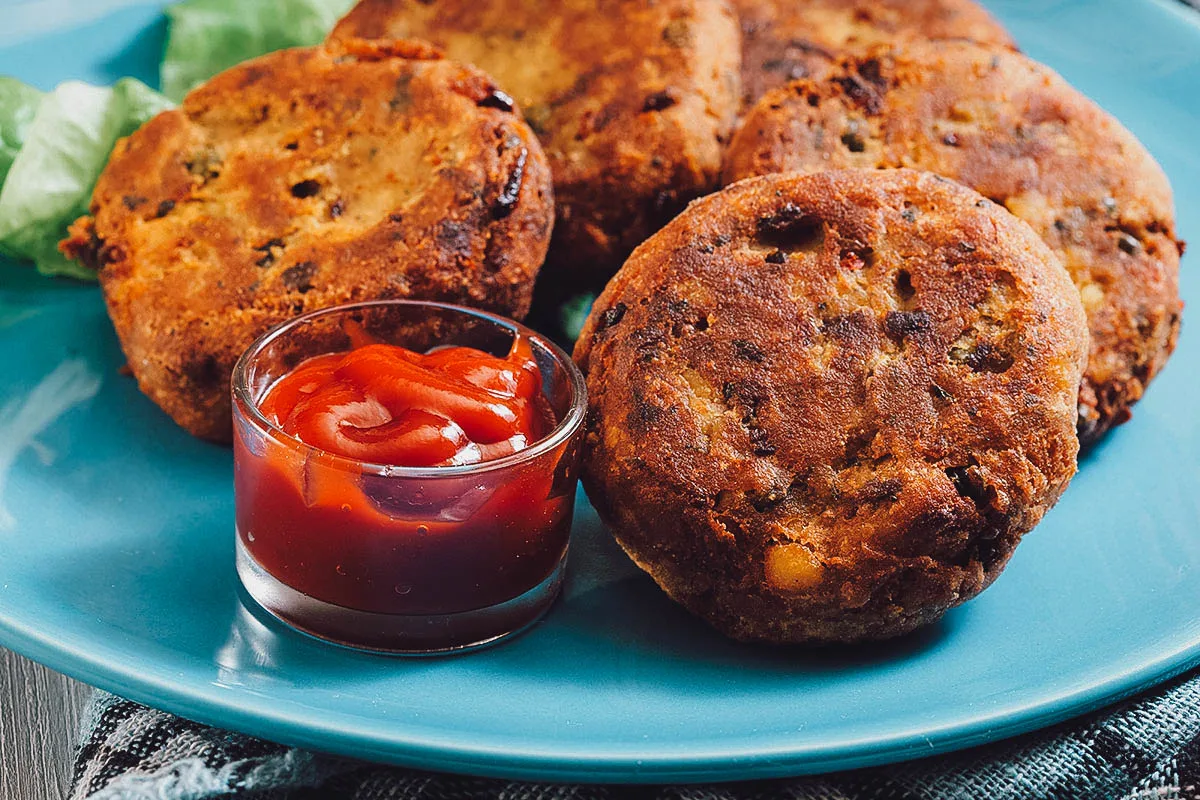 Plate of aloo tikki with tomato chutney