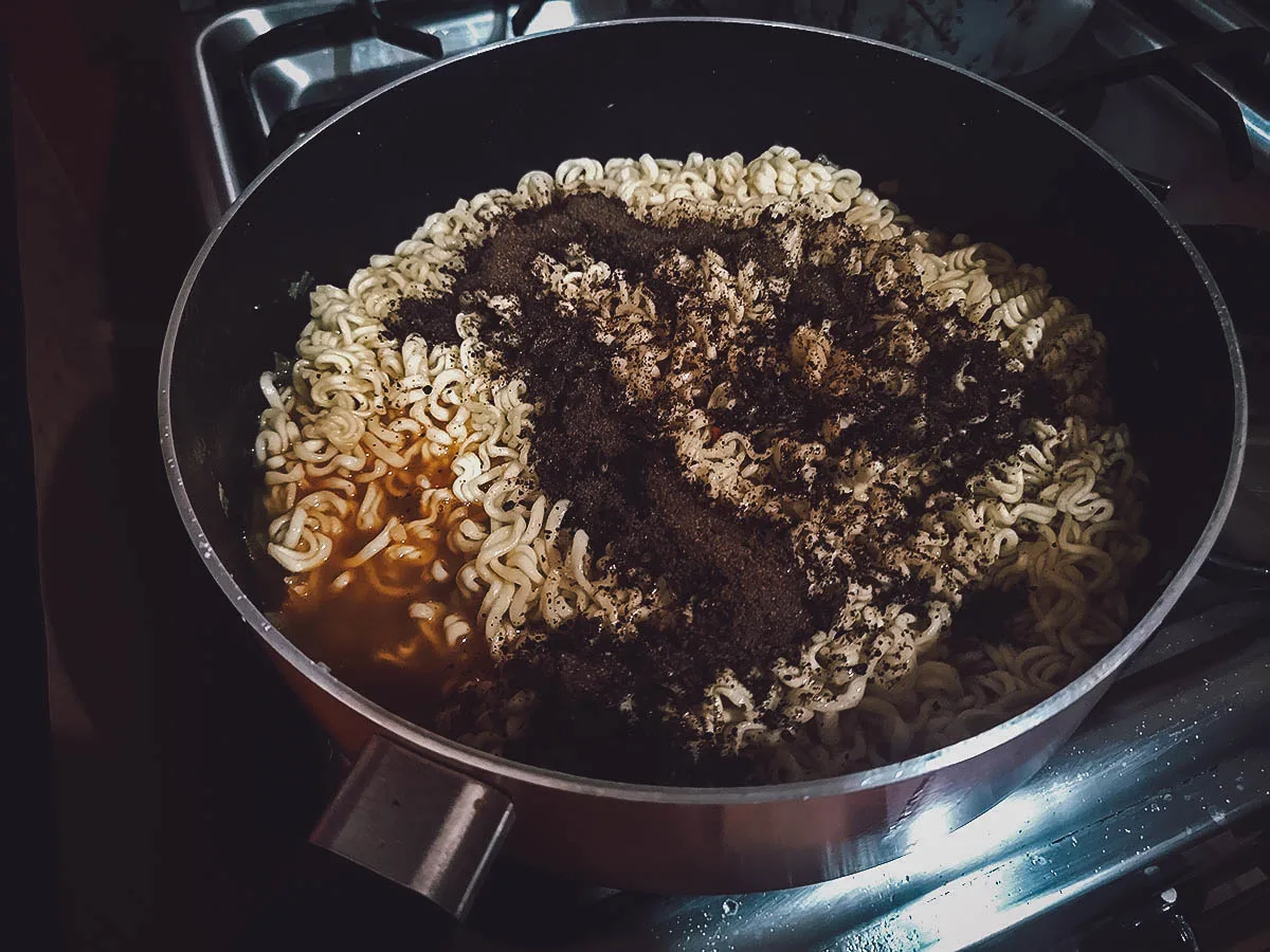 Ram-Don Recipe Seasoning the noodles