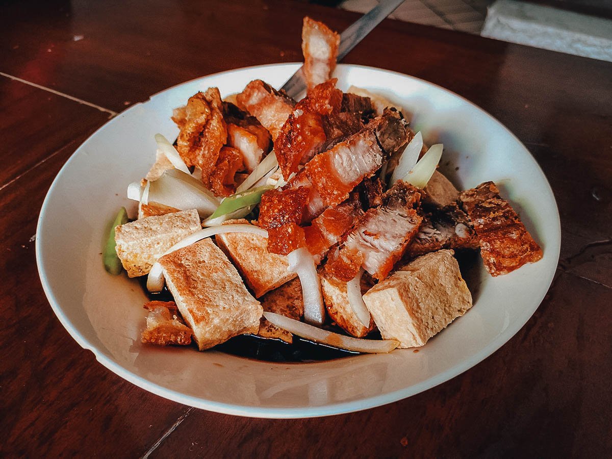 Tokwa't baboy with soy sauce and vinegar, a famous Filipino bar chow dish