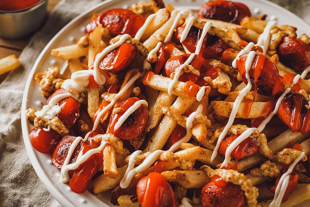 Salchipapas, una popular comida casera boliviana en La Paz