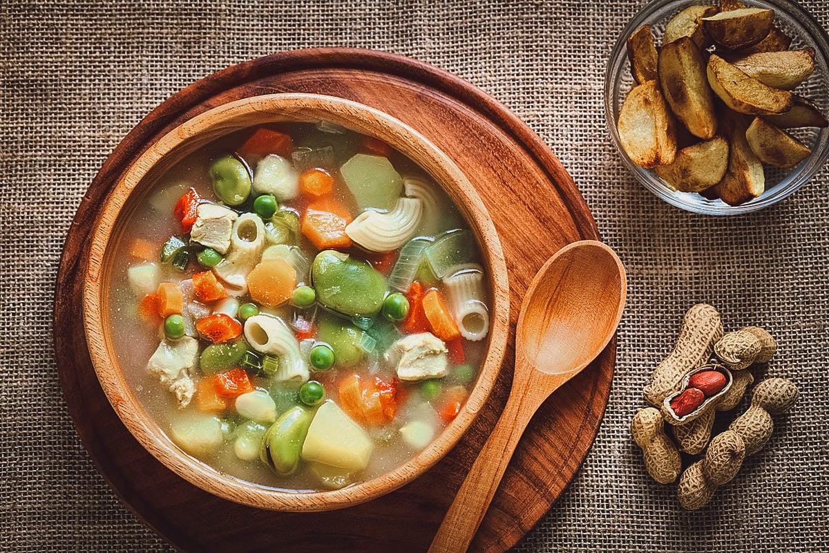 Sopa de mani of Boliviaanse pindasoep