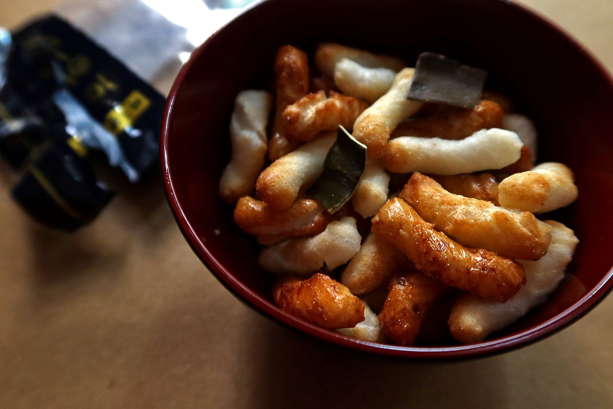 Owan bowl with kombu arare crackers from Sakuraco