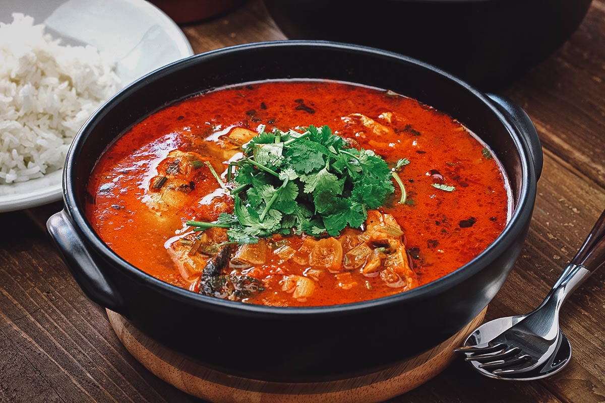 Moqueca baiana, a popular Brazilian fish stew made with bell pepper, coconut milk, and palm oil