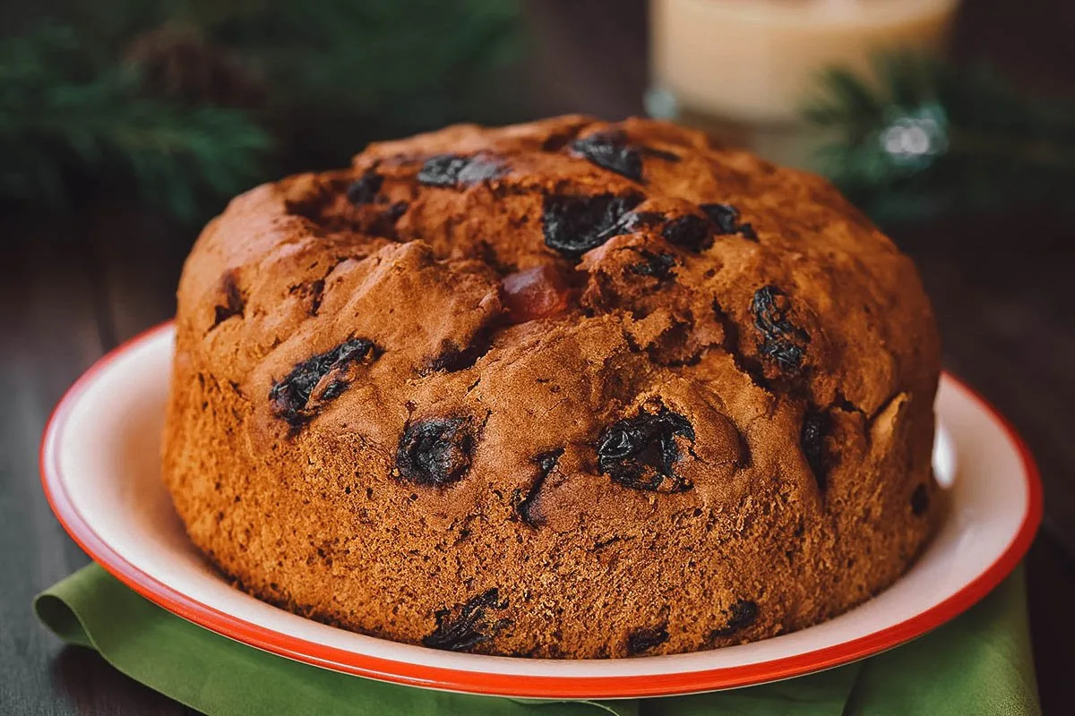 Chilean Food Pan de pascua, a traditional Chilean Christmas cake