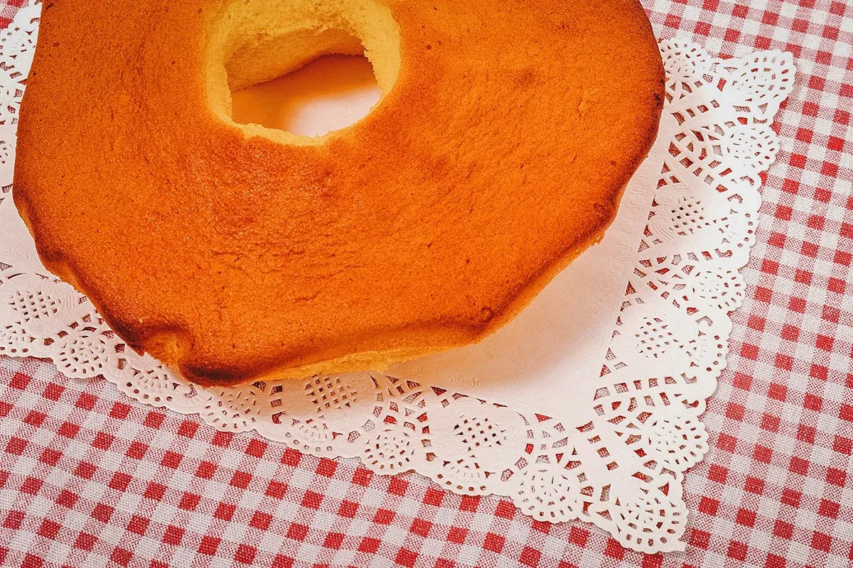 Portuguese Desserts Pao de lo, a popular Portuguese sponge cake