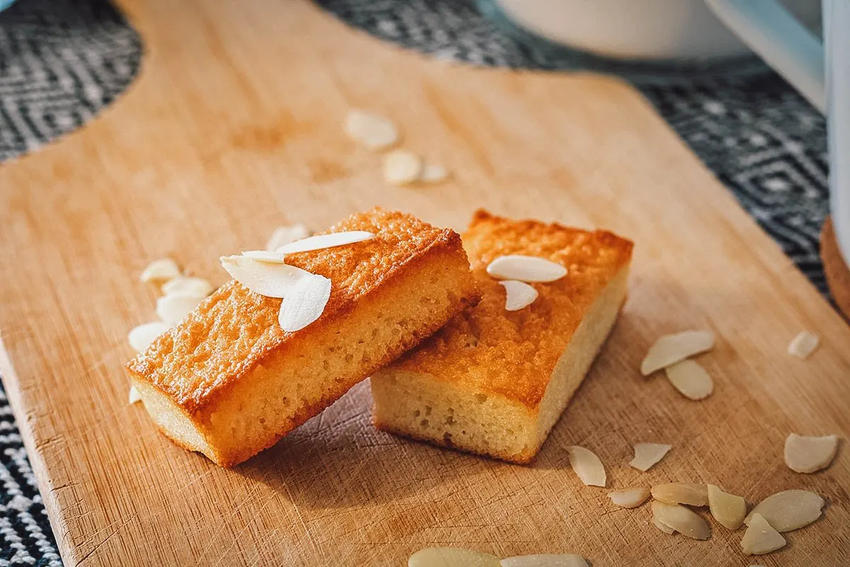 Financier, small French almond cakes