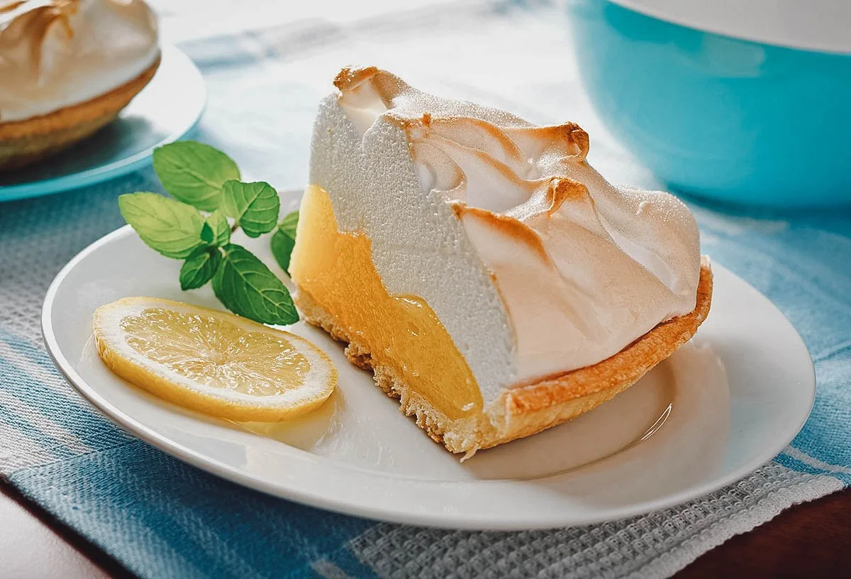 Pie de limon or Peruvian lemon meringue pie