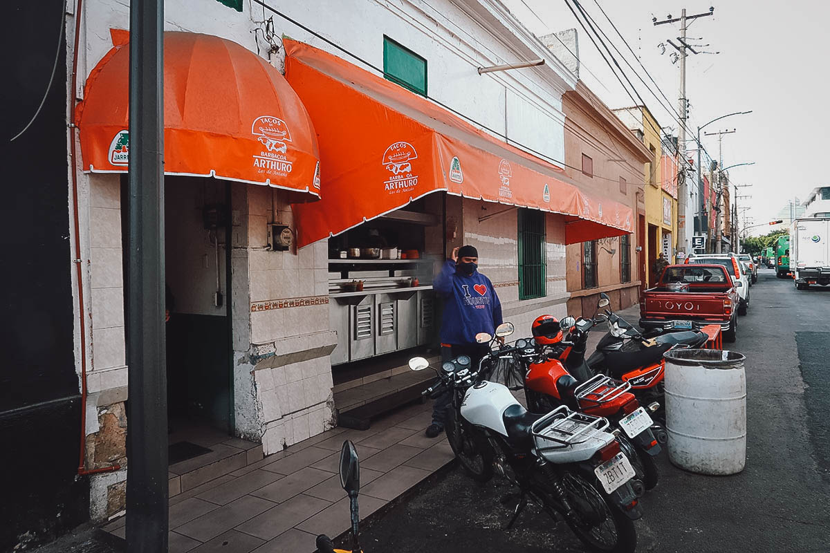 Takeaway window at Tacos de Barbacoa Arturo in Guadalajara